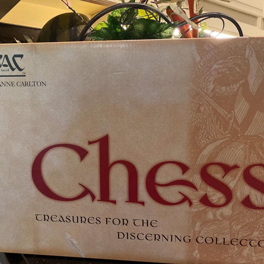 SAC- Studio Anne Carlton Sherlock Holmes Chess Set